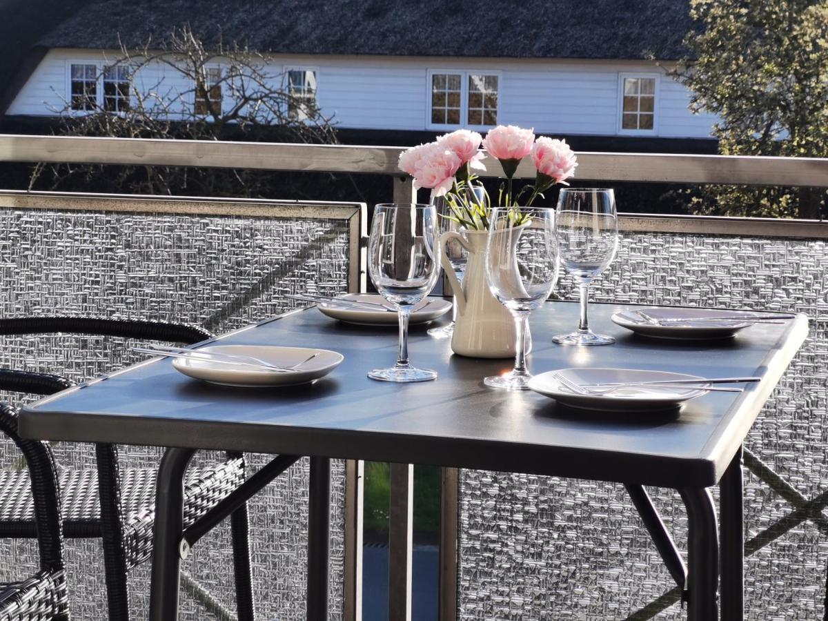 Schaake Hooksiel - Charmante Reetdachwohnung & Kostenfreier Parkplatz Exteriér fotografie